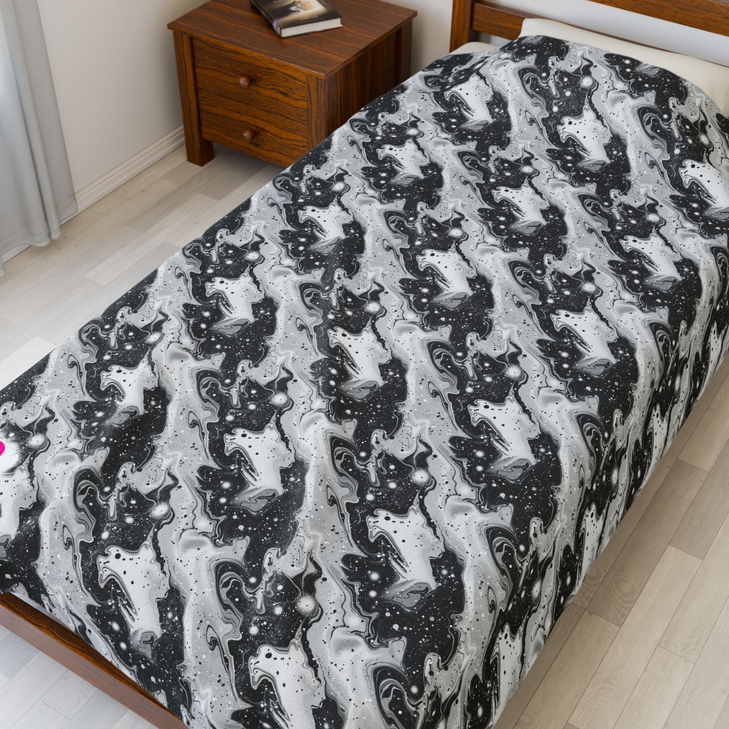 Sister Wives Black & White Cozy Velveteen Plush Blanket for Comfort & Warmth, Great for Home Decor, Gifts, Living Room, Couch, Bedroom