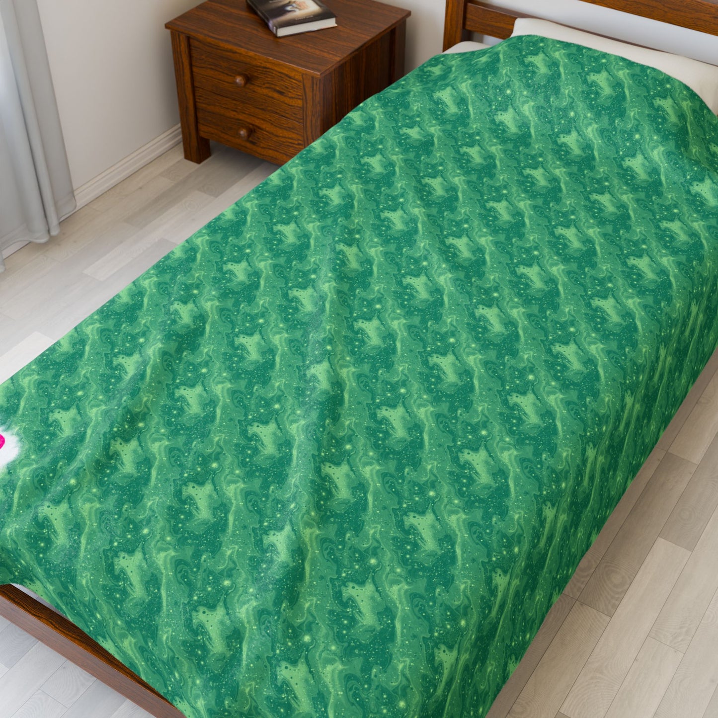 Sister Wives Green Oil Slick Cozy Velveteen Plush Blanket for Comfort & Warmth, Great for Home Decor, Gifts, Living Room, Couch, Bedroom