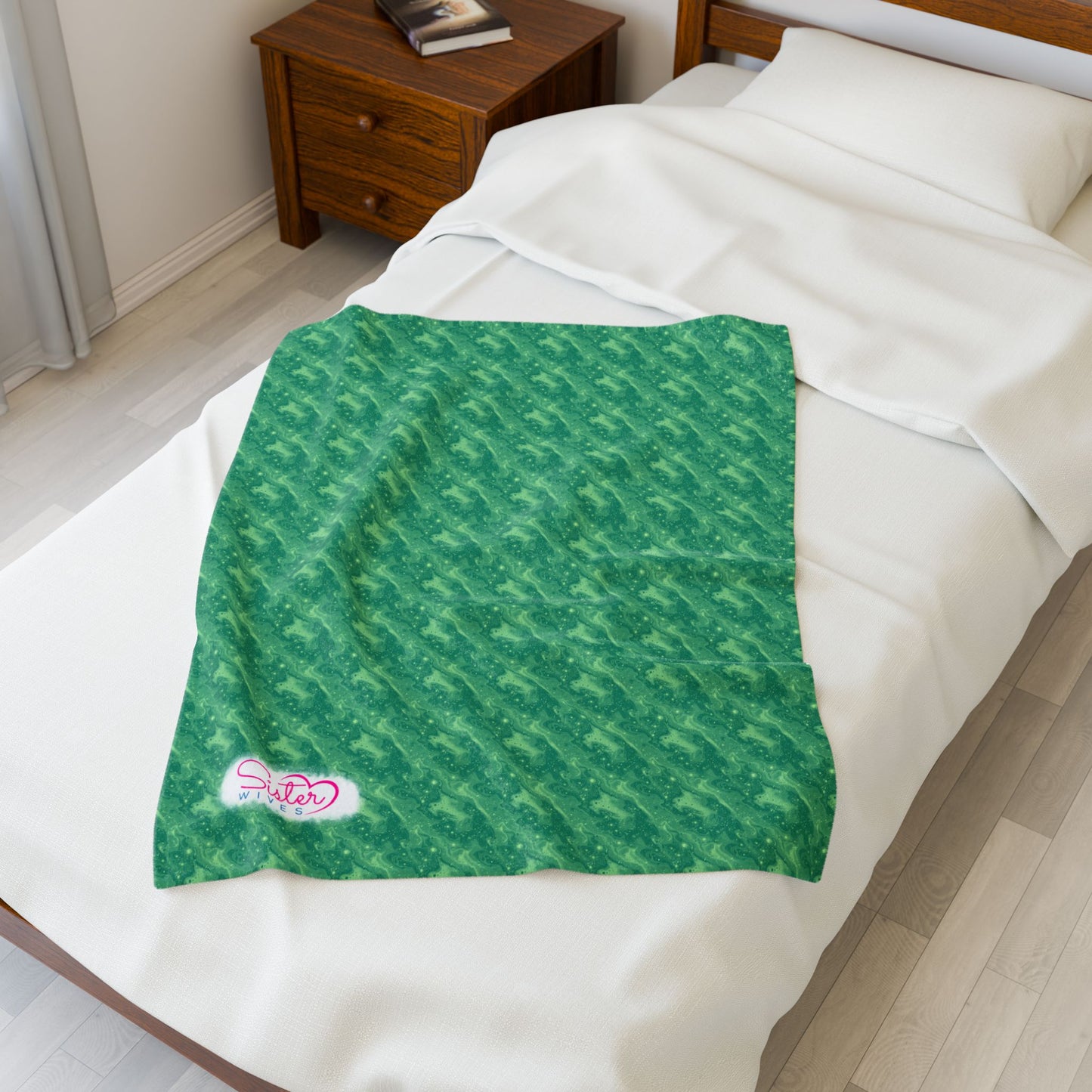 Sister Wives Green Oil Slick Cozy Velveteen Plush Blanket for Comfort & Warmth, Great for Home Decor, Gifts, Living Room, Couch, Bedroom