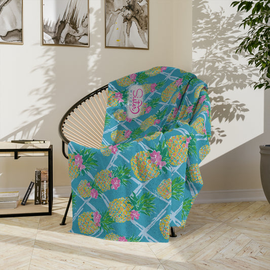 Sisterwives Preppy Blue Pineapple Velveteen Blanket, Cozy Throw for Beach Lovers, Bright Home Decor, Perfect Gift for Summer Celebrations, Pineapple [...]