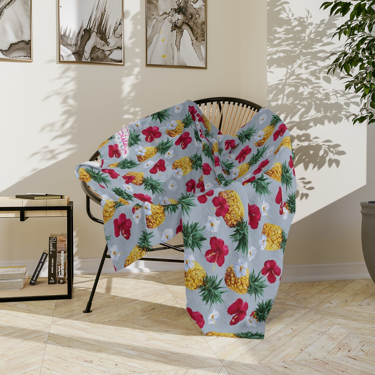 Sisterwives Hibiscus Pineapple Velveteen Blanket, Cozy Throw for Beach Lovers, Bright Home Decor, Perfect Gift for Summer Celebrations, Pineapple [...]